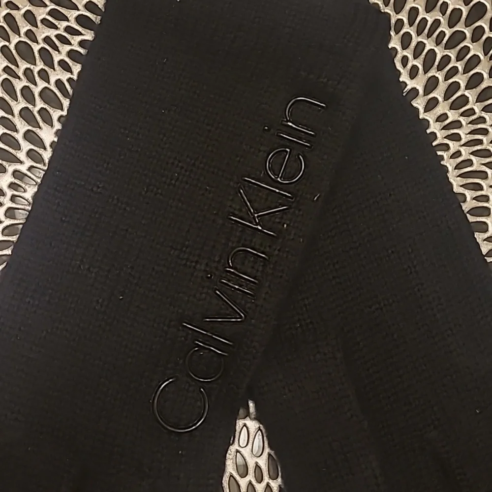 Calvin Klein Elegant Black Knit Gloves
